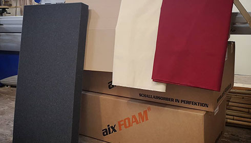 aixFOAM Lydisoleringsmåtter FLAT og akustikstof (SOFTTOUCH) til opbygning af et vægpanel
